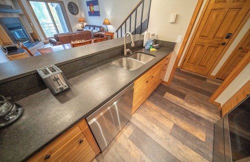 Mountain House Condominio | Ski Run 303