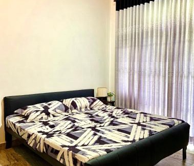 Anuradhapura Cama Y Desayuno | Ski Villa, Modern Calm and Cozy Lakeside Villa Rooms Anuradhapura City Sri Lanka ZONA