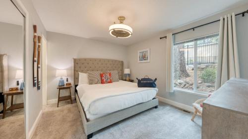 Incline Village Casa | Ski Way by AvantStay Cozy Tahoe Home w Fireplace Balcony