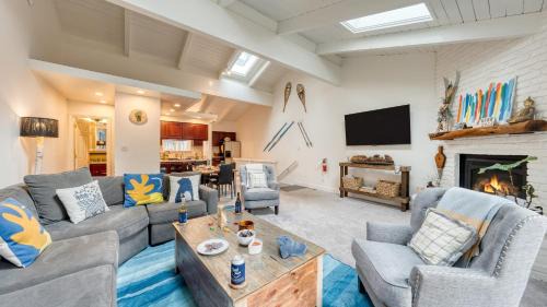 Incline Village Casa | Ski Way by AvantStay Cozy Tahoe Home w Fireplace Balcony