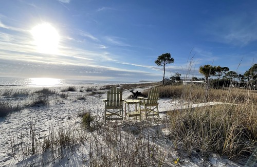 Alligator Point Casa | Skipper-extends from Beach Front to Harbor with Kayaks, Pickleball & Dock