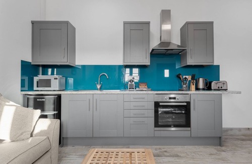 Haverfordwest Cabaña | Skomer Sea View Cottage with Hot Tub- Dog Friendly