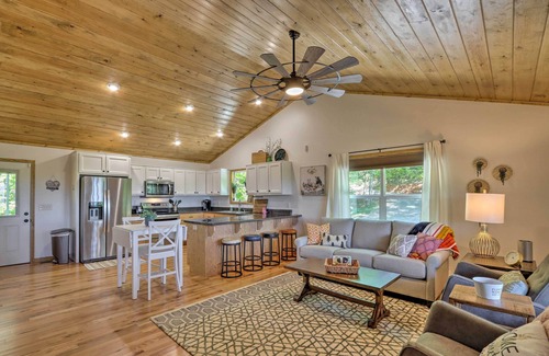 Marble Cabina | ‘Sky Blue Overlook’ - Hot Tub & Screened Porch!