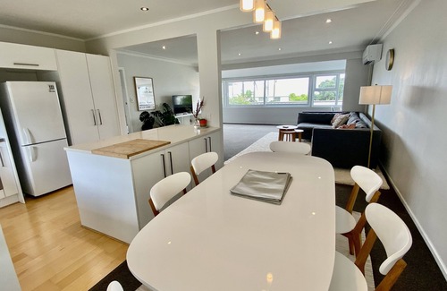 Takapuna Condominio | SkyBlue Espaciosa vista al mar UltraFast Fiber Internet