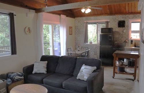 May Creek Cabina | Sky Creek Cabin; fire pit, mountain views, and hot tub under the stars.