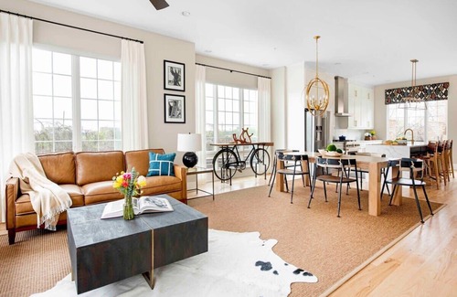 Castleberry Hill Casa | Sky's the Limit by Minty Living