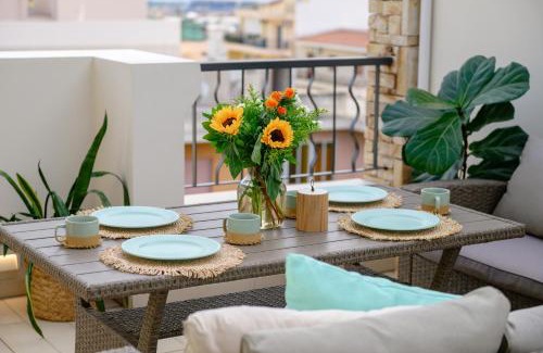 Argyroupoli Apartamento | Sky Suite with View & Jacuzzi