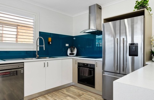 Malua Bay Casa | Skyes Beach House - Upstairs Accommodation