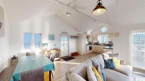 Filey Casa | Skylark at The Bay Filey, sleeps 5, 2 dogs welcome for free too