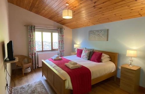 Cupar Chalet De Esquí | Skylark Lodge with Hot Tub