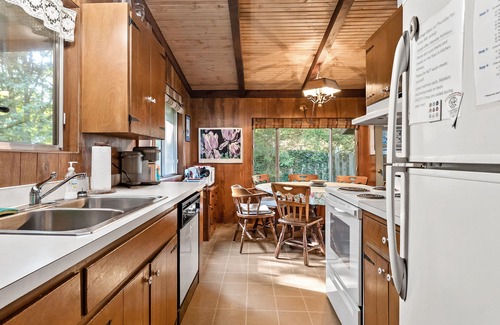 Holland Casa | Skylight Cottage | 3 Bed, 2 Bath