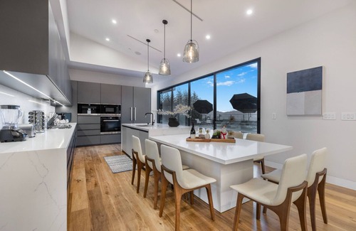 Los Angeles Villa | Skyline Luxury Haven - Modern Contemporary Estate w/ Panoramic Views