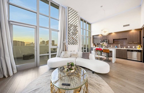 Downtown Long Beach Condominio | Skyline Meets Shoreline · Breathtaking Seascapes!