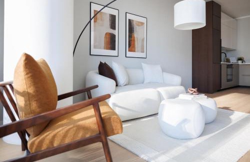 Kaisermuhlen Apartamento | Skyline Suite - Danube-View Balcony & Pool