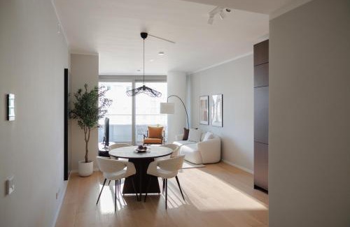 Kaisermuhlen Apartamento | Skyline Suite - Danube-View Balcony & Pool