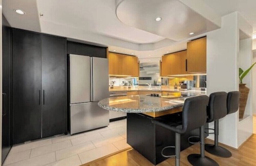 Downtown Honolulu Apartamento | SkyNest : Queen's Gambit Penthouse at 66 Queen St