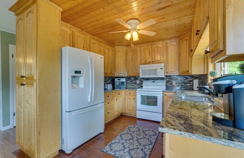 Robbinsville Cabina | 'Skyview Retreat' Cabin w/ Mountain Views!