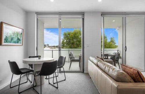 New Farm Apartamento | Sleek 2-Bed with Balcony and Communal BBQ Area