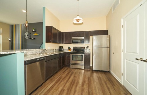 Fall Creek Place Apartamento | Sleek and Unique 1bdr Apt Dtown Gym Garage
