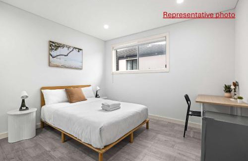 Revesby Casa | Sleek & Comfortable Double Room at Revesby with Shared Amenities