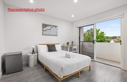 Revesby Casa | Sleek & Comfortable Double Room at Revesby with Shared Amenities
