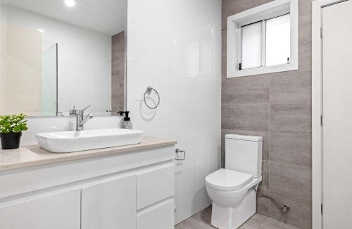 Revesby Casa | Sleek & Comfortable Double Room at Revesby with Shared Amenities