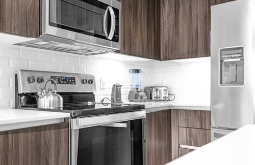 Doral Apartamento | Sleek Doral Retreat 1 Bed Oasis W/ Free Parking