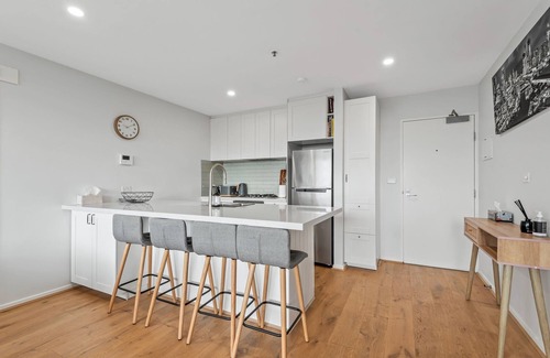 Kensington Apartamento | Sleek Kensington 2-Bed with BBQ Area & Gym