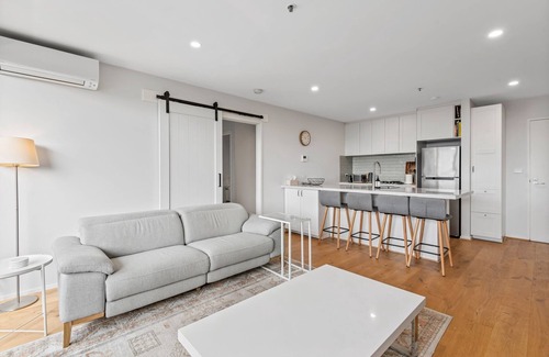 Kensington Apartamento | Sleek Kensington 2-Bed with BBQ Area & Gym