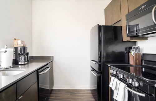 Shaw Apartamento | Sleek Shaw 1BR w/ Elevator, nr Dining & Green Spaces, by Blueground