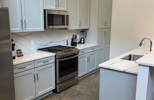 Central Business District Apartamento | Sleek & Sophisticated: Modern Luxe in the Heart of New Orleans