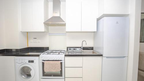 Dubai Apartamento | Sleek Studio in Celestia Tower A Dubai South Dubai by Tanami Holiday Homes