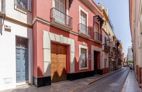 San Bartolome Apartamento | Sleep in a 17th century stately palace home and celebrate Seville in stye