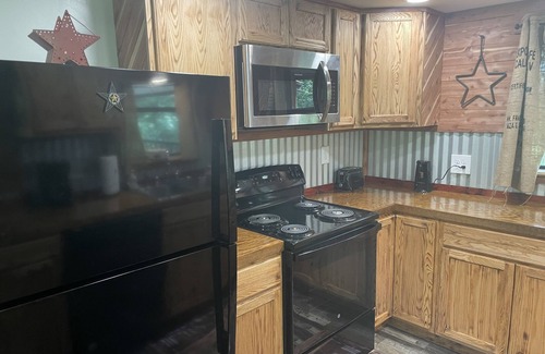 Longview Cabina | Sleep in a Hayloft - Longview, Tx