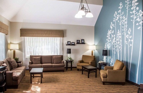 Quad Cities Hotel | Sleep Inn & Suites Davenport - Quad Cities