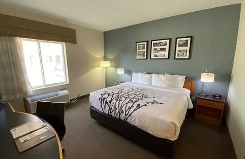 Quad Cities Hotel | Sleep Inn & Suites Davenport - Quad Cities