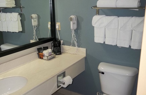 Quad Cities Hotel | Sleep Inn & Suites Davenport - Quad Cities