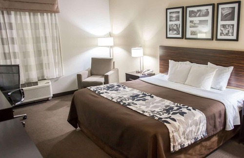 Liberty Hotel | Sleep Inn & Suites Indoor Waterpark