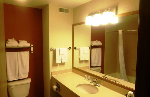 Camdenton Hotel | Sleep Inn & Suites Lake of the Ozarks