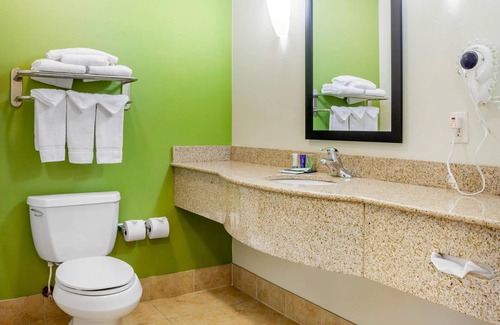 Milwaukee Hotel | Sleep Inn & Suites Milwaukee Airport