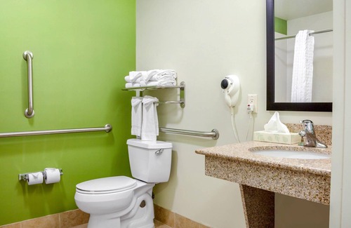 Milwaukee Hotel | Sleep Inn & Suites Milwaukee Airport