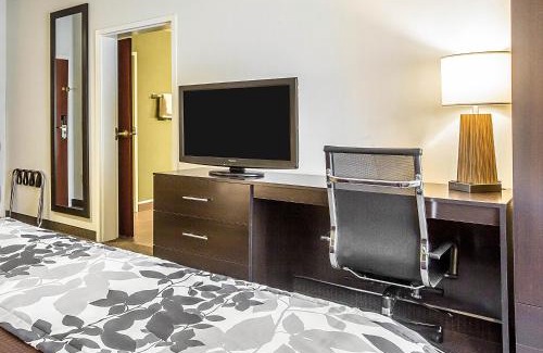 Queensbury Hotel | Sleep Inn & Suites Queensbury - Lake George