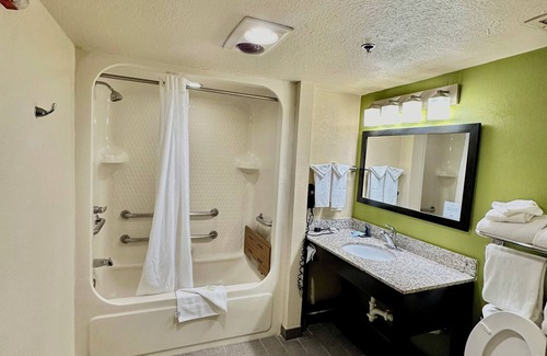 Tulsa Hotel | Sleep Inn & Suites Tulsa Central I-44