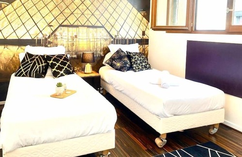 Saint-Denis Villa | ⭐ SLEEP'PARIS - Villa with jacuzzi 💧 at STADE de France 🏈 🎤 🇫🇷