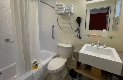 Woodstock Hotel | Sleep Woodstock - Dog Friendly King Suite