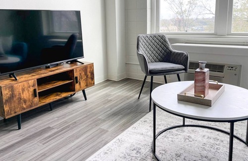 Walnut Hills Apartamento | Sleepover: Central 1BD/1BA + Gym - Downtown Cincinnati