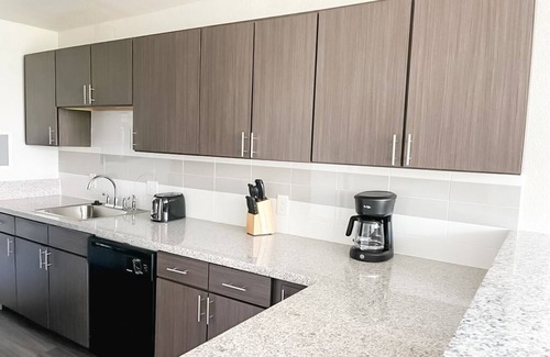 Walnut Hills Apartamento | Sleepover: Divine 1BD/1BA + Gym - Cincinnati