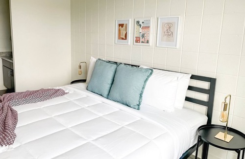Walnut Hills Apartamento | Sleepover: Vivid 1BD/1BA + Gym - Downtown Cincinnati