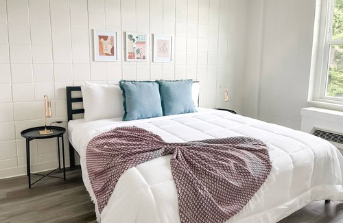 Walnut Hills Apartamento | Sleepover: Vivid 1BD/1BA + Gym - Downtown Cincinnati
