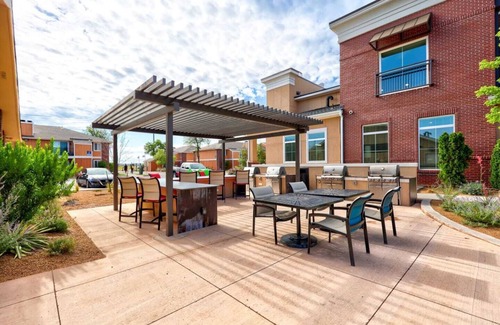 Oklahoma City Apartamento | Sleepover: Vivid 1BD/1BA + Gym & Pool - OKC